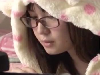 小悪魔な姪たちが中年男を喜ばせる3人プレイ