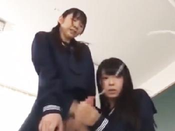 射精がとまらないふたなり女子校生がクラスメイトと汁だくSEX