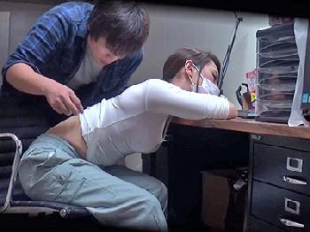 深夜に頑張る清掃員の仮眠中に夜這い性交