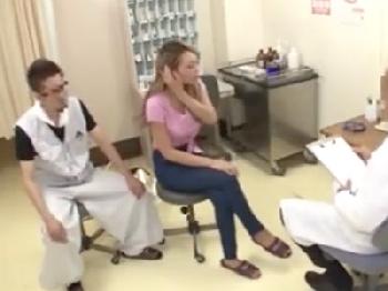 産婦人科に来たパイパンギャル娘が極悪非道な医師に騙されて猛烈性交展開