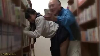 凌辱しながら館内を連れ回す挿れっぱなし図書館