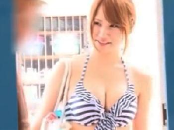 彼氏を外に追い出して最上級の乳房のビキニ彼女を寝取って寝取られオメコ内射精!!