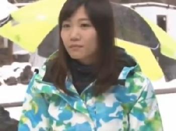 マッサージのはずが男友達とコンドーム未装着の膣射性交になって呆然素人娘W