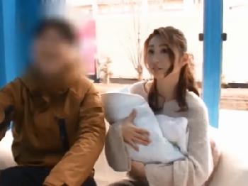 子供が生まれたばかりの綺麗な人妻がマジックミラー号で夫とは別格のペニス見せられて寝取られオメコ内射精プレイ