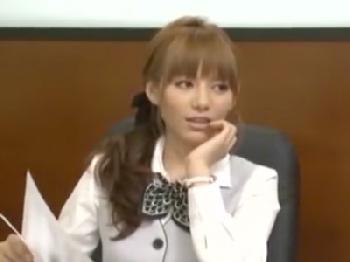 会議後に同僚を誘ってオフィスで顔面射精性交する性豪オフィスレディ