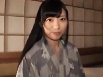 温泉旅行で黒髪ロングの美麗少女を浴衣のまま和室で性行為!!