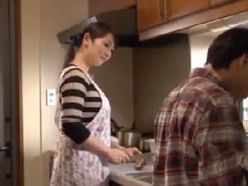 夫の弟に色仕掛けして精液抜きまくる妻