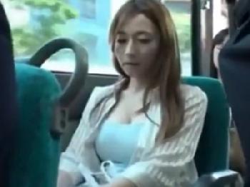 未だに女子大生に間違われる31歳人妻がAVデビューで家族崩壊W