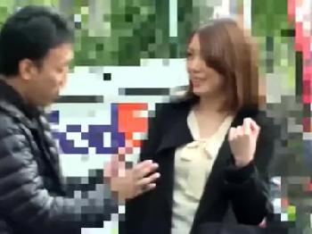 ナンパした素人人妻が避妊具未装着で膣内射精に涙目ガチギレ