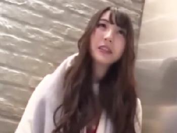 上品のに爆乳淫らな美魔女セレブ人妻を即ズボ→爆進ピストンで中出しキメる