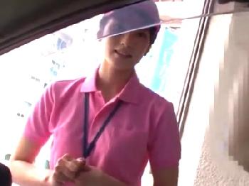 洗車屋で働いている美少女を脅して否応なしに青姦婦女暴行!!