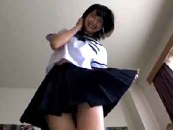 色白童顔な極上素人にマイクロビキニを着させて快楽痙攣する性行為