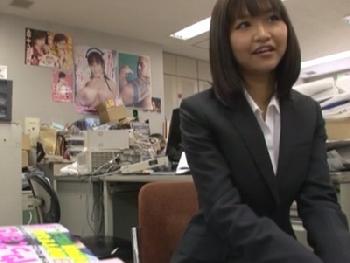 お嬢様学校で育った子が…アイドル系雑誌だと間違えてAV業界にW