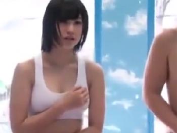 友人男女でローションマッサ→挿入辛抱出来ないどころか抜くの間に合わず中出し発射