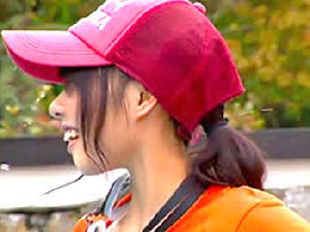 プールの監視員に近づき物陰で激しい性的暴行する強姦魔