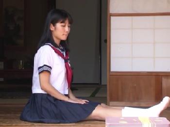 夏休みに遊びに来た純朴な姪女子校生を欲情させて性行為する