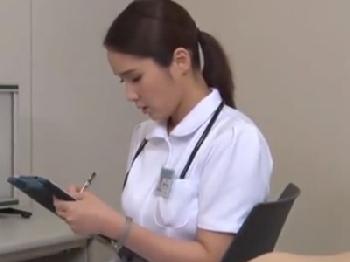 手コキからの膣コキコンボで患者ペニスぶち抜く痴女ナース
