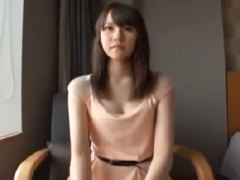 素人の清楚系美女の性的感度が抜群に良い女性器を遠慮なく突き込まれて何度も簡単アクメ