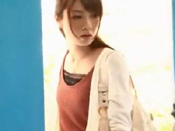 結婚一年目の人妻を夫の前で中出し寝取り!!