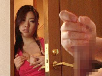 夫の連れ子の若い男根に理性保てず近親騎乗する義母