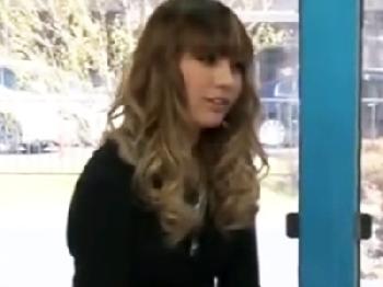 バッチリメイクな美ギャルをマッサージ中にハメ!!