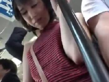 公衆の面前で逆痴漢→チンシャブおっ始める痴女