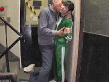 あどけない美少女を開発してヤリ倒すおやじ