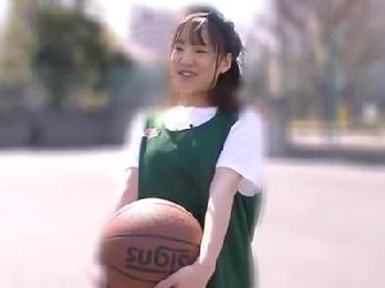 現役バスケットボールプレイヤーが自慢の身体を惜しみなく披露しデビュー!!