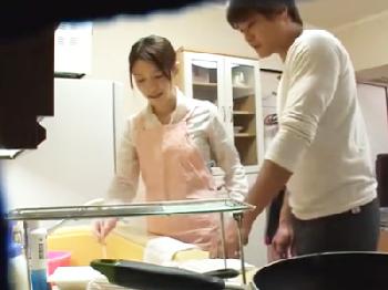 隠しカメラを仕掛けてとても綺麗な家政婦を凌辱する様子を盗撮するクズ男