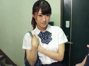 ワイセツなお尻に絶対領域が艶めかしい童顔女子校生と超興奮の性行為