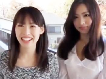 可愛い姉妹が兄のペニスを弄りながら3人で禁断の性行為‥