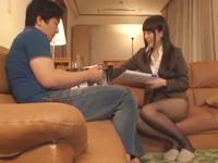 訪問販売でやって来た女性会社員→契約欲しさに中出しサービス!!W