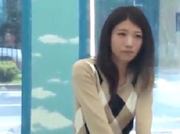 マジックミラー号でドキドキしながら挿入される美女