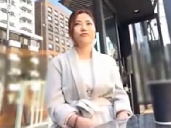 ネットで知り合ったガチ素人のお姉さんと桃色SEX→無許可で種付け射精