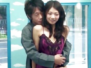 まだ新婚の団地妻がマジックミラー号ですぐさま浮気性交