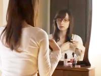 夫の帰る前の夕方に隣人と顔面射精浮気する美麗人妻