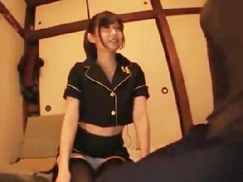 童貞狩りする痴女お姉さんが素人宅を訪問して筆おろし＆初ワレメ内部へ直接射精を経験させる