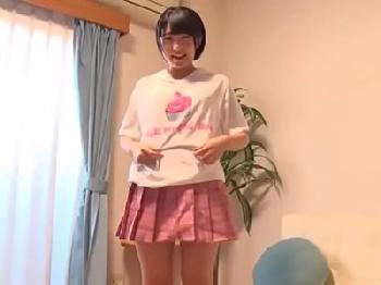 あどけない黒髪ショートヘア娘に避妊具なしで挿入