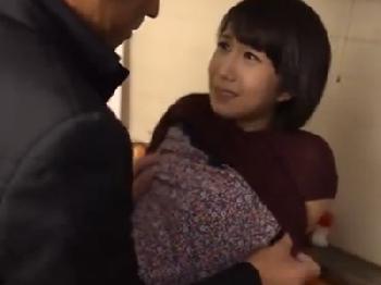 白昼現れたクズ男に性的暴行膣内射精されたとても綺麗な人妻