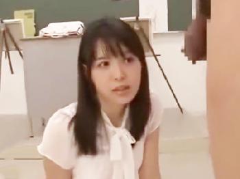 全裸モデルの立場を利用し好きな男子に言い寄る色情狂美女