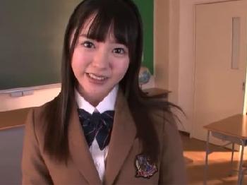 アイドル級のルックスを持つ可憐な美少女に精液ぶっかけ