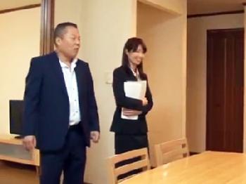 オナニーでイキ疲れたお姉ちゃんを覗き見!バイブを挿入して近親交尾