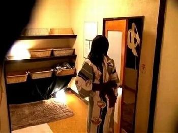 寝取られ混浴温泉に自分の妻を向かわせる夫→夫の姿が見なくなったところで他人棒に貪りりつきW