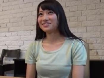 アイドル顔の美少女が汗だくになりながら牝顔イキ