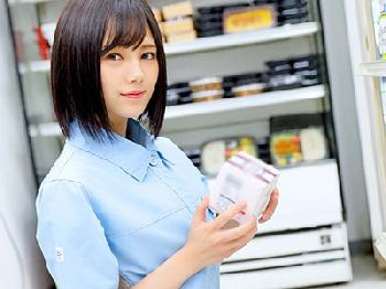 コンビニのドジな女子バイトちゃんとバックヤードでSEX