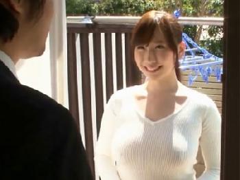 笑顔が素敵な巨乳美女が訪問してきて→耐えきれずに強制パイズリ＆性交