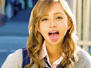 おバカだけどワイセツな事は大得意な尻軽ギャル女子校生に中出し!!