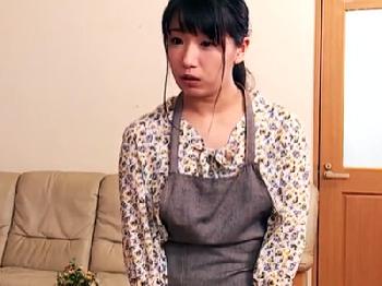 ホームステイ中の黒人に性的暴行されて巨根堕ちする綺麗な人妻W