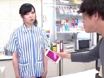 催眠アプリでコンビニ店員もとても綺麗な女性客も洗脳して店内で好き勝手し放題