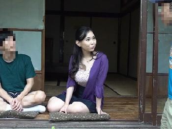 実際にあった性実話!!まだ何もわからなかった当時の僕は近所のお兄ちゃんが母親とSEXしてるところを見てしまい…